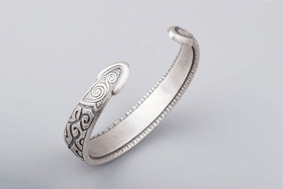 Silver Plated Bronze Bracelet with Traditional Maori Pattern - Norse Wolves
